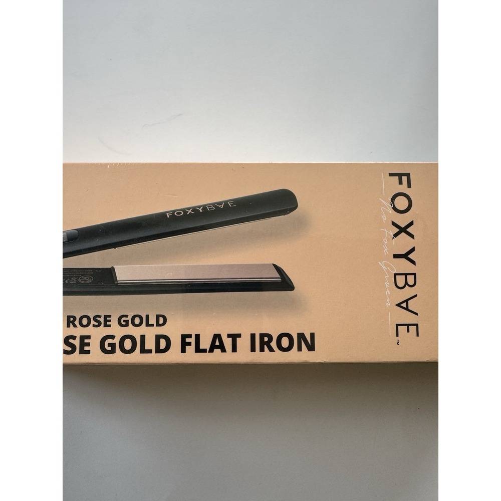 FOXYBAE Trés Sleek Flat Iron Titanium Plates 450°F Digital Auto Shut-Off - Picture 3 of 14